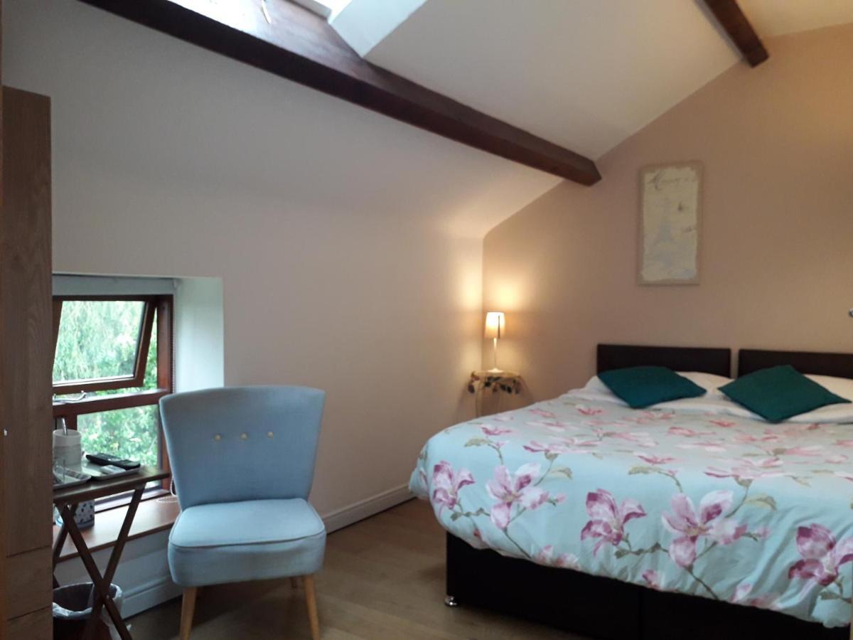 Brook Barn B&B Hale  Exteriör bild