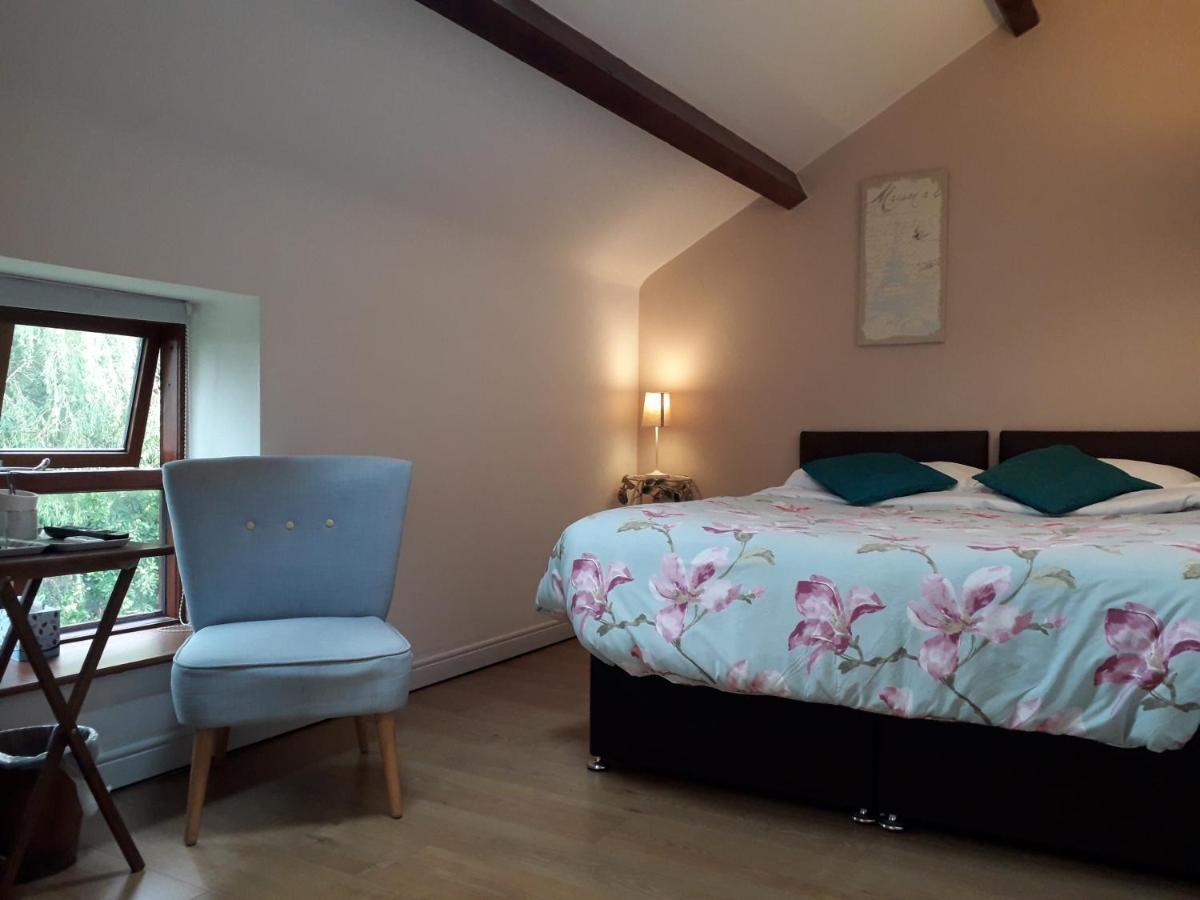 Brook Barn B&B Hale  Exteriör bild