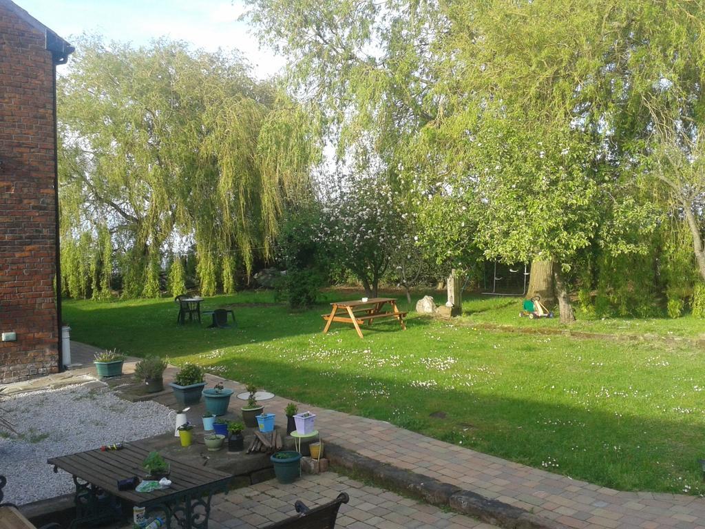 Brook Barn B&B Hale  Exteriör bild