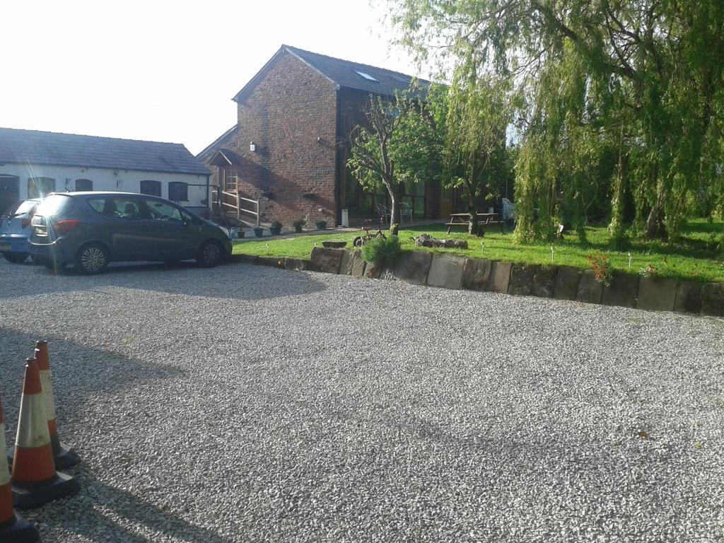 Brook Barn B&B Hale  Exteriör bild