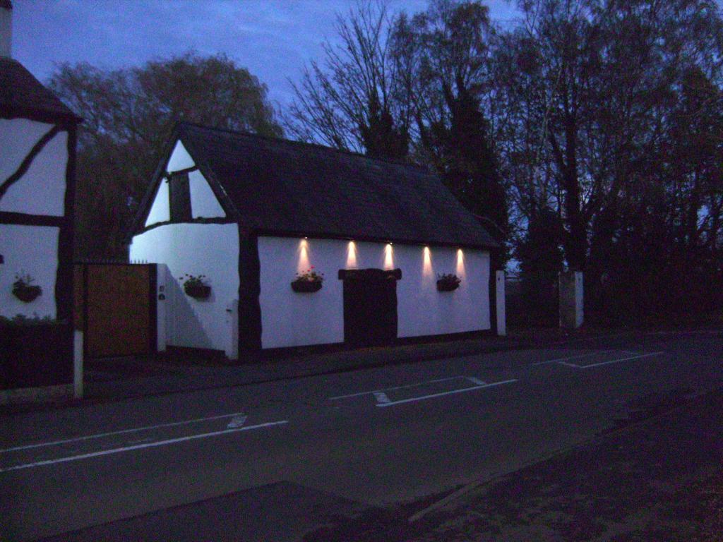 Brook Barn B&B Hale  Exteriör bild
