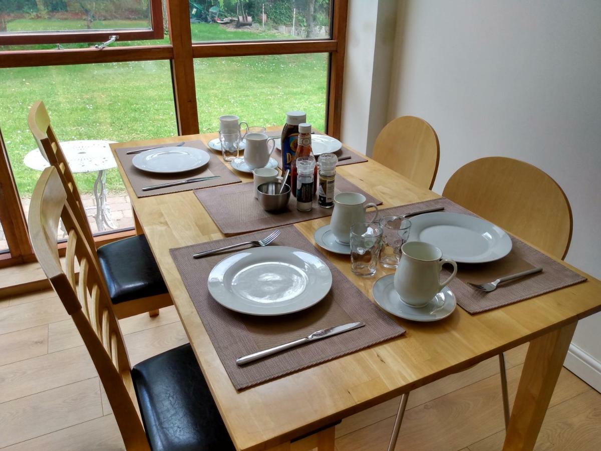Brook Barn B&B Hale  Exteriör bild