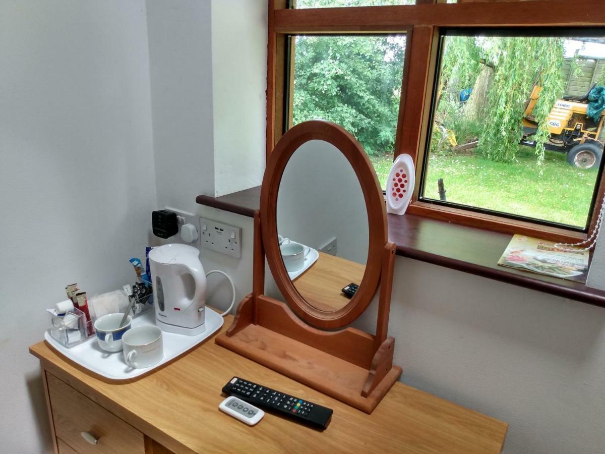 Brook Barn B&B Hale  Exteriör bild